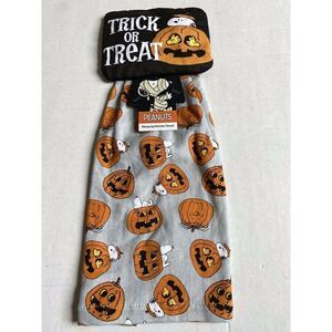 Peanuts Snoopy Halloween Trick Or Treat Hanging Towel